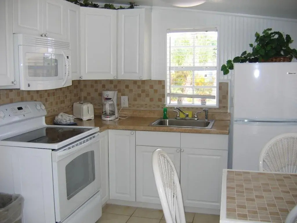 Castaways Beach and Bay Cottages