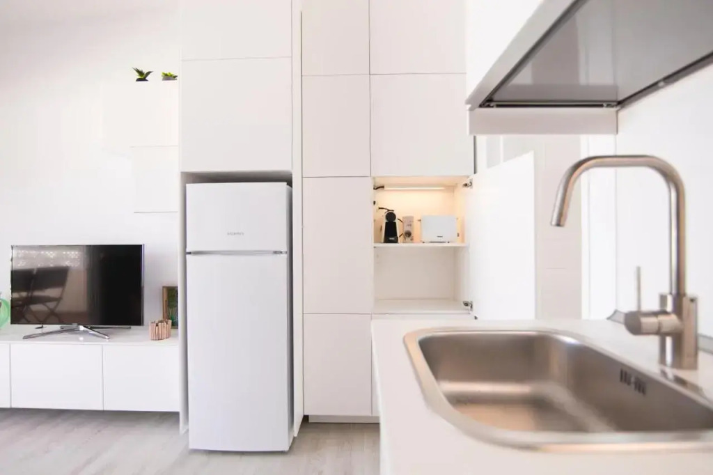 Deluxe Apartment. 50 meters Beach