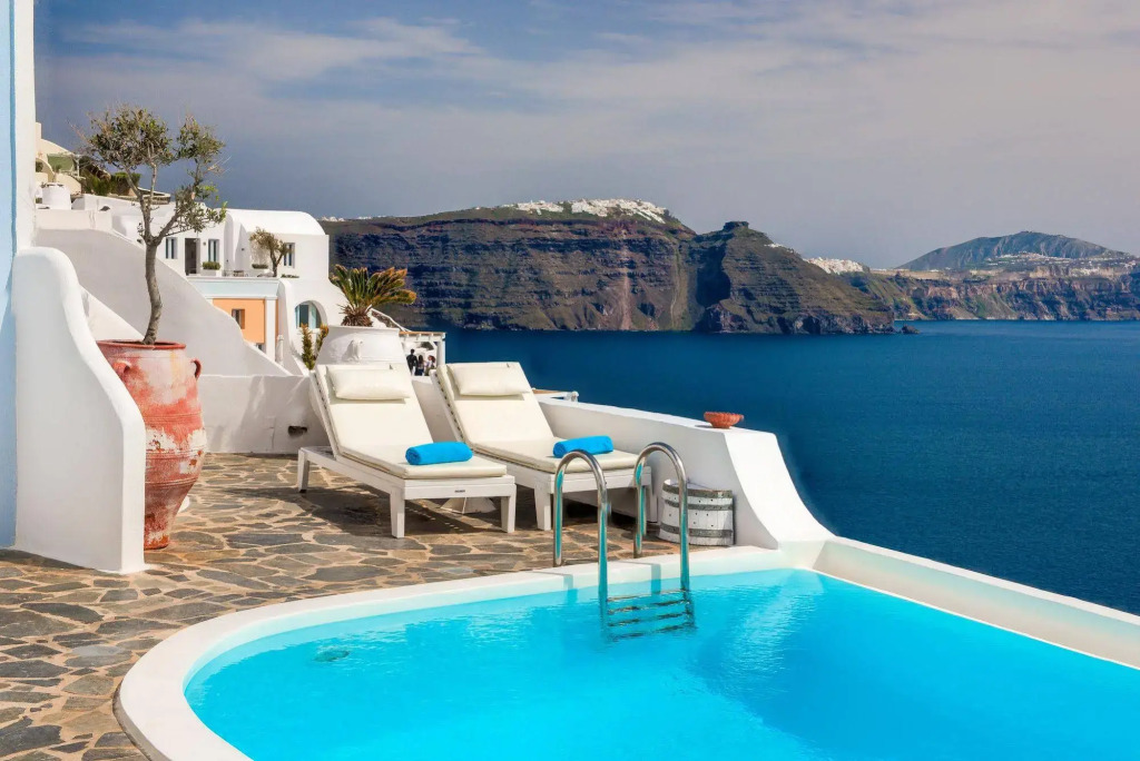 Kima Oia Suites