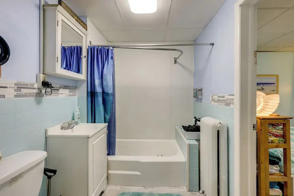 2 Miles to Dtwn! Idyllic Rochester Apt w/ Hot Tub