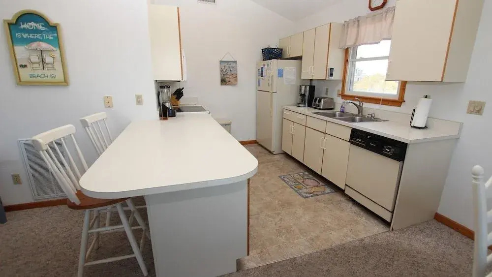 Momma's Happy, Daddy's Broke - 4 Br home by RedAwning