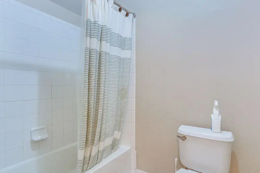 Modern 3BR Townhome 3 Mi to Dulles & Reston TC