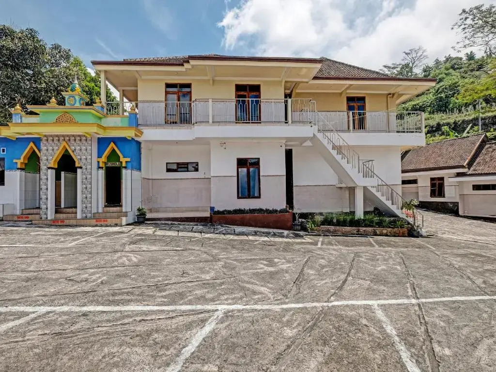 OYO Life 91677 Hotel Citra Dewi 3