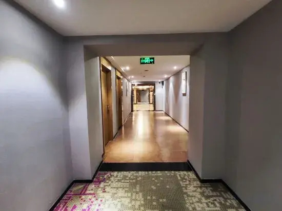 Wanye Hotel (Shenzhen Dongmen Pedestrian Street Sunbu Subway Station)