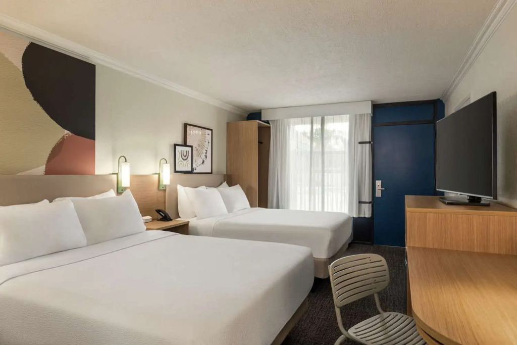 Spark by Hilton Sarasota Siesta Key Gateway
