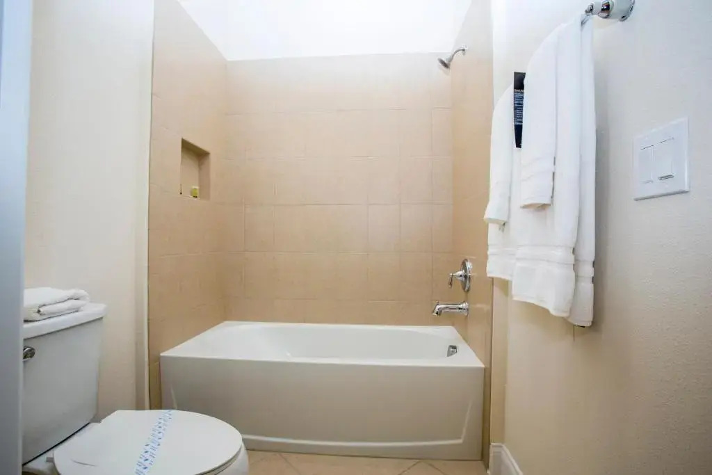 Fabulous Vacation Home w Screened Pool Close To Disney 146