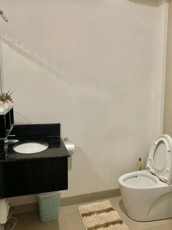 Spacious 1 BR Unit in AppleOne Ayala