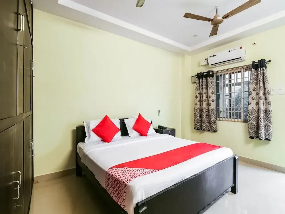 OYO 14207 Royal Residential Lodge