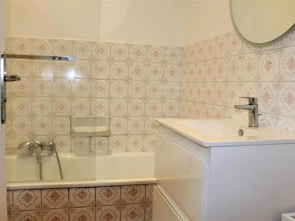 Appartement Villeneuve-Loubet, 2 pièces, 4 personnes - FR-1-252A-83