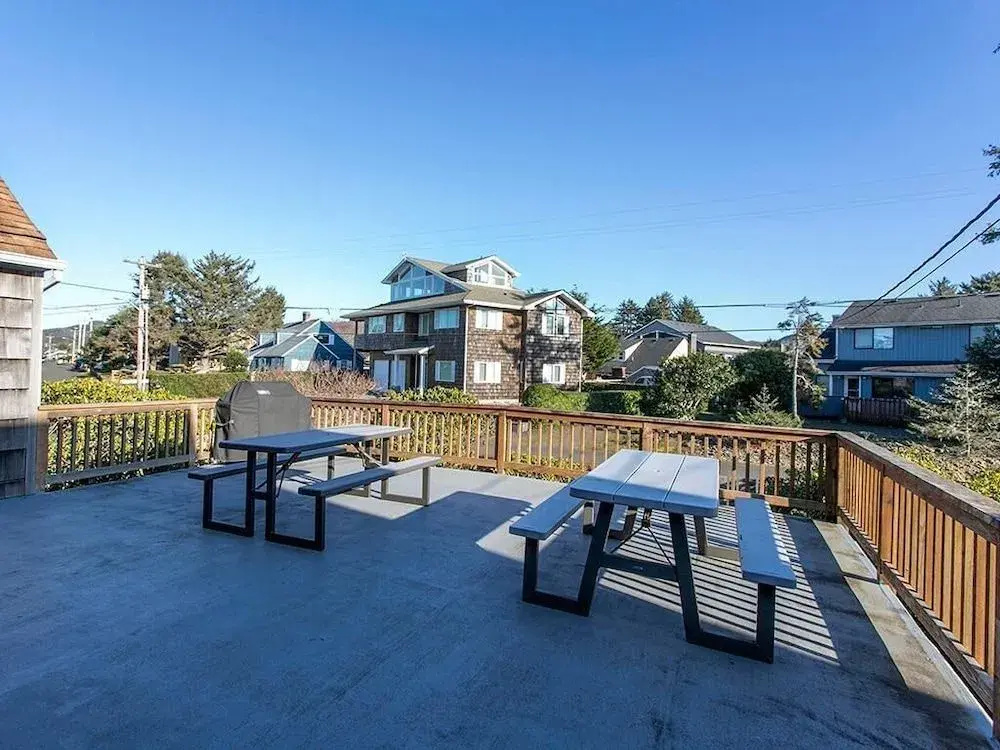Steve's Getaway 4 Br home by RedAwning