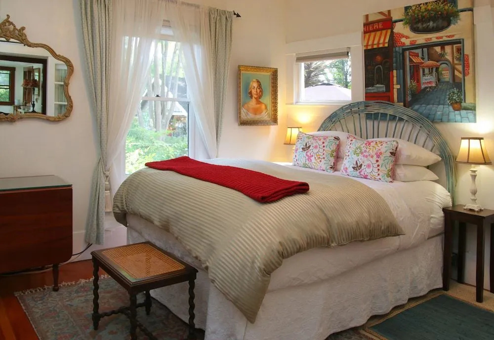 The Giraffe Inn at Old Parks Manor