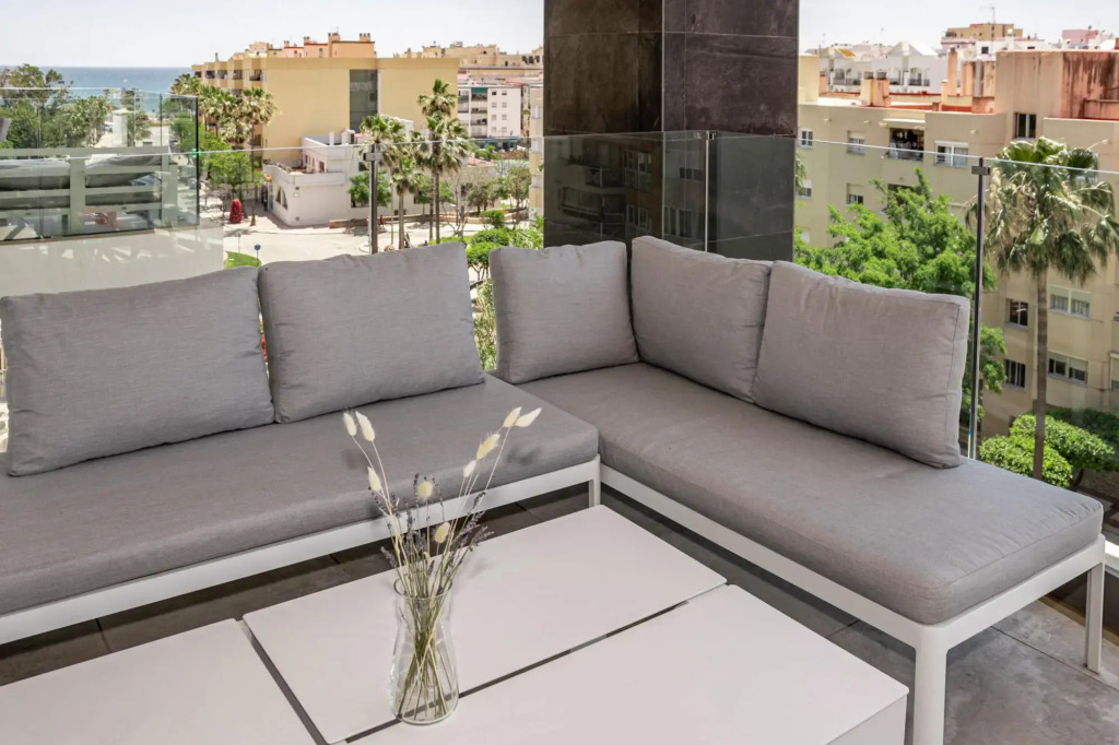 Inf4.5p- Modern 3 bed City Apartment Next to Beach