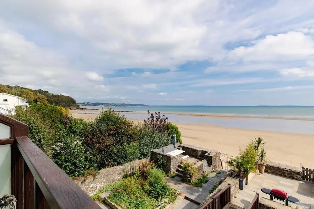 Penrose - Beach House With Direct Beach Access