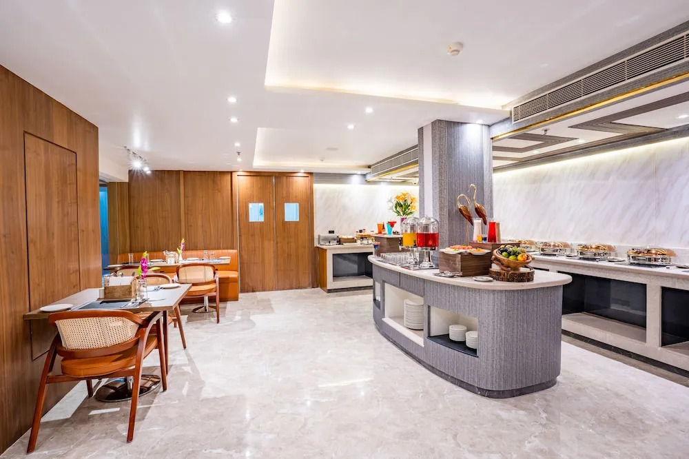 Regenta Inn Gurugram Sec-47 City Center