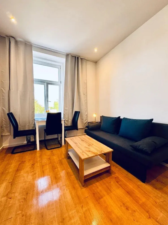 Family 3BR Apartment Near Alterlaa