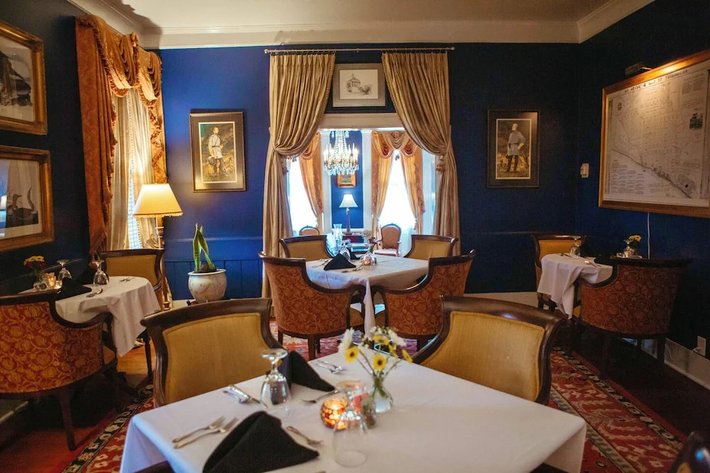 Anchuca Historic Mansion & Inn
