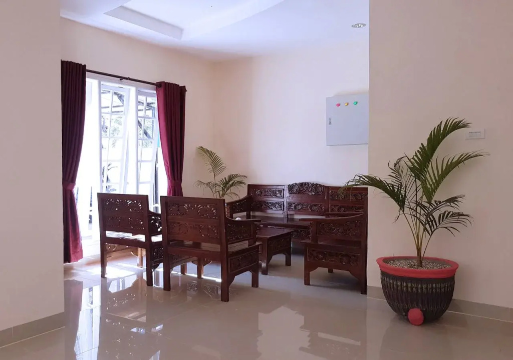 Zoé’s Paradise Waterfront Hotel