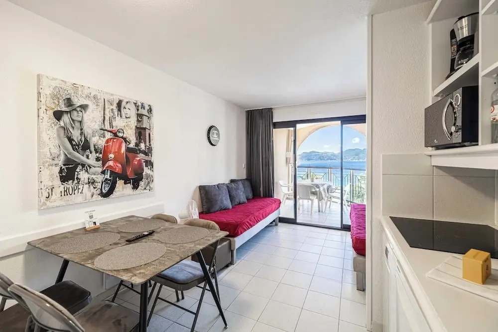 Charming Flat With sea View - 1BR - 2P - Bocca