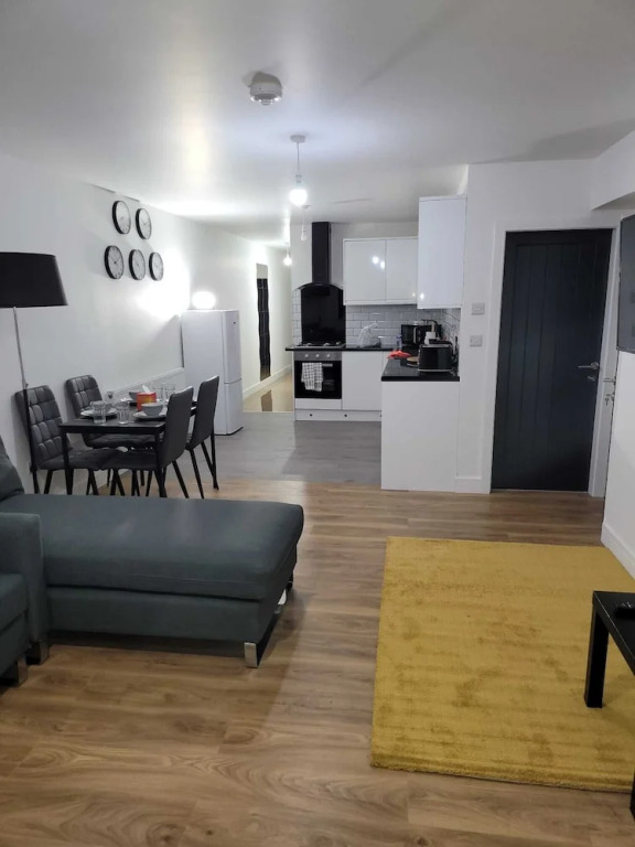 Stunning 2-bed Apartment in Manchester Built 2023
