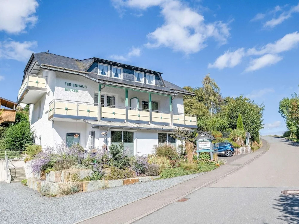 Modern Apartment in Schwalefeld with Garden