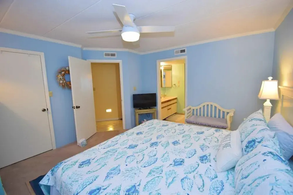 Harbour Island 306k 2 Bedroom Condo