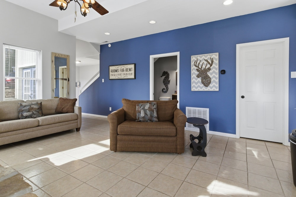 Charming Lakefront House Near Shorty Pants at 21mm