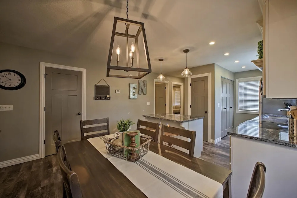 Walk to Table Rock Lake: Condo w/ Pool Access!