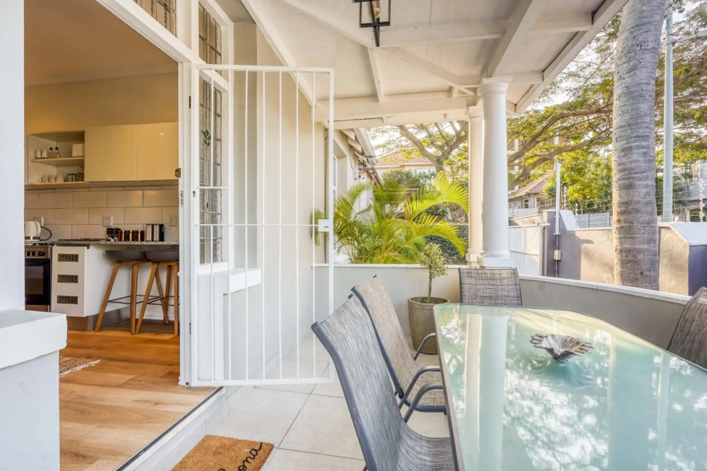 Hampton Collection - Charming 5 Sleeper Apartment with Pool