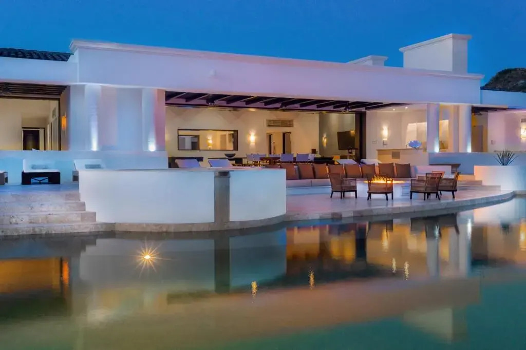 Casa Yvonne Modern Amenities Near Exclusive Golf Course Sleeps 16