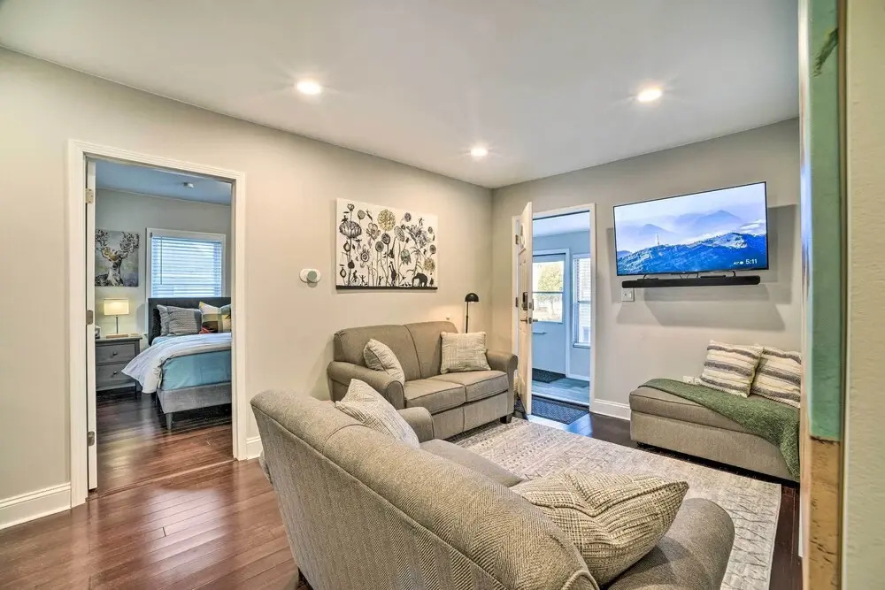 Lovely Dearborn Home w/ Gas Grill & Backyard!