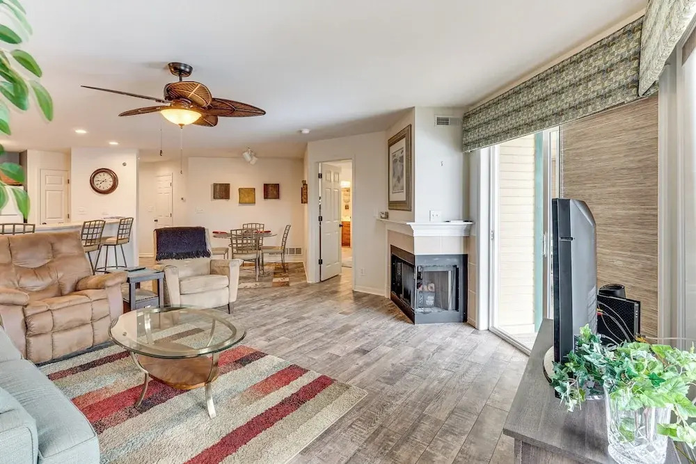 Waterfront Balcony! Condo on Lake of the Ozarks
