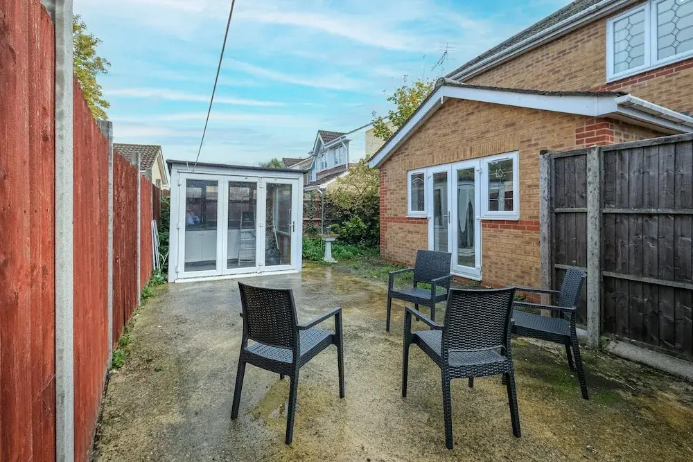 Isher 3 Bedroom 2 Bath Hse with Parking