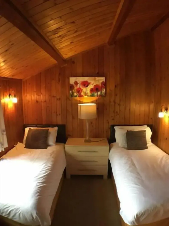 Snowdrop 10-Hot Tub-Woodlandlodges-St Clears-Pembrokeshire