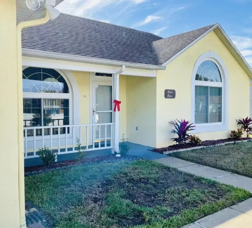 Amazing 3/2 Vacation Home With Private Pool!!