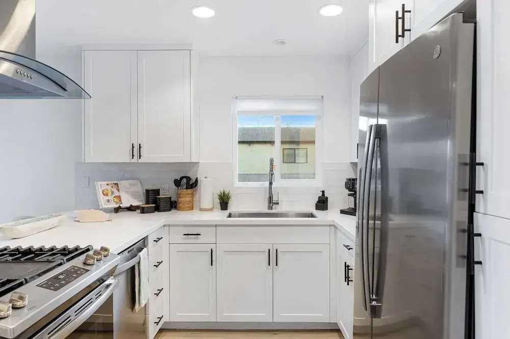 Steps From the Sand/boardwalk Outdoor Dining, Parking, and Patio in Newport