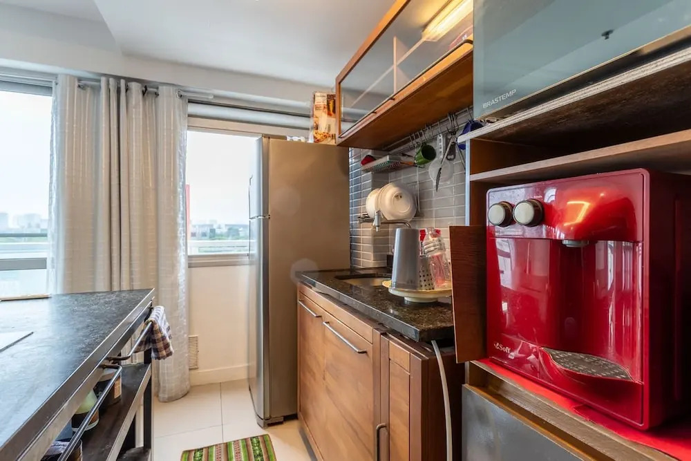 Apto Pet Friendly c 2 su tes e Garagem na Barra