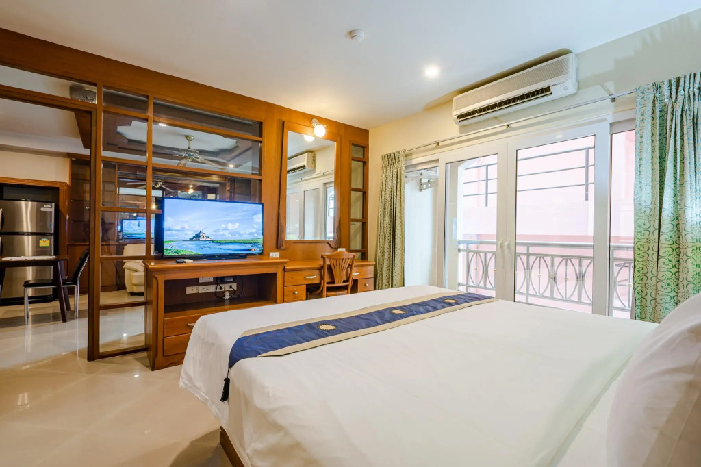 Whitehouse Condotel