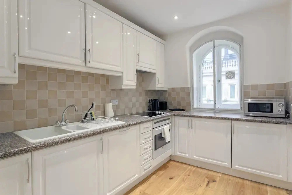 Large & Bright 1 Bed Flat In Piccadilly Circus