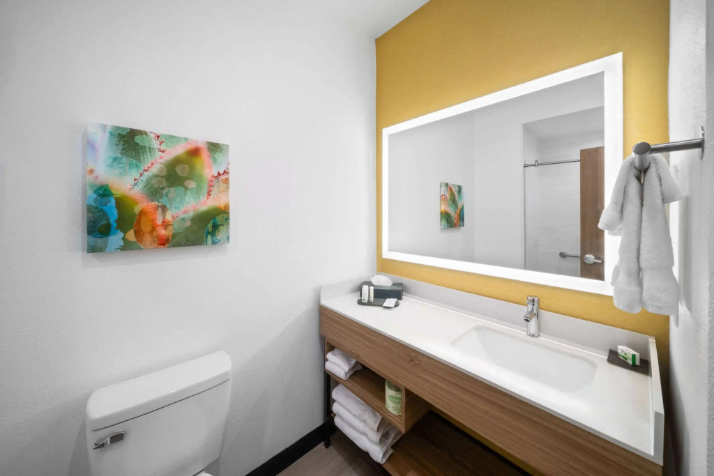 La Quinta Inn & Suites by Wyndham El Paso East Loop-375