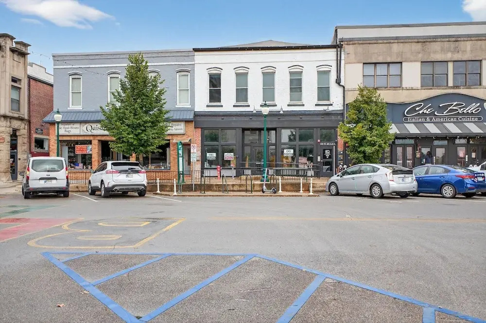 Stylish Downtown Unit With Historic Charm 2 Bedroom Apts