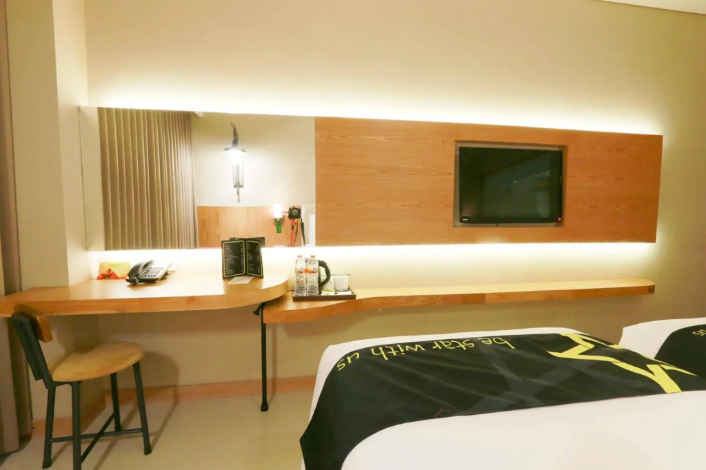 Yellow Star Gejayan Hotel