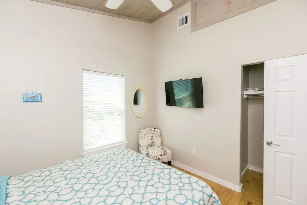 1912 Eskridge House Unit A - 2 Br home by RedAwning
