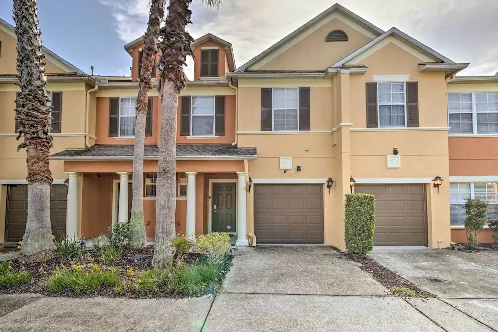 5 Mi to Disney World: Townhome w/ Balcony!