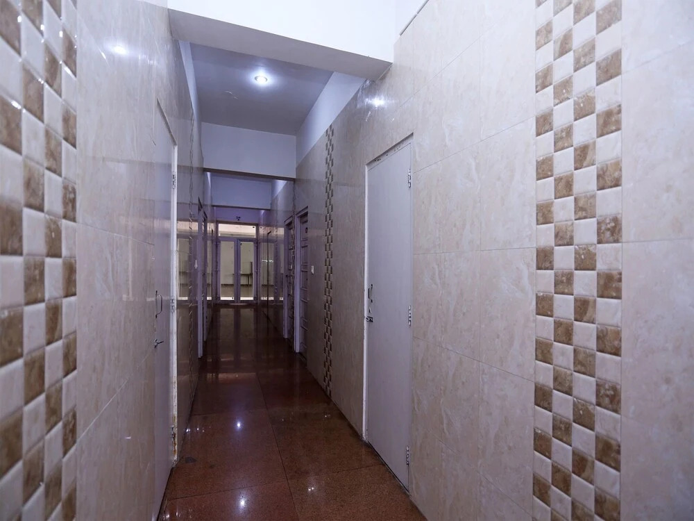 OYO 15681 Matri Neer