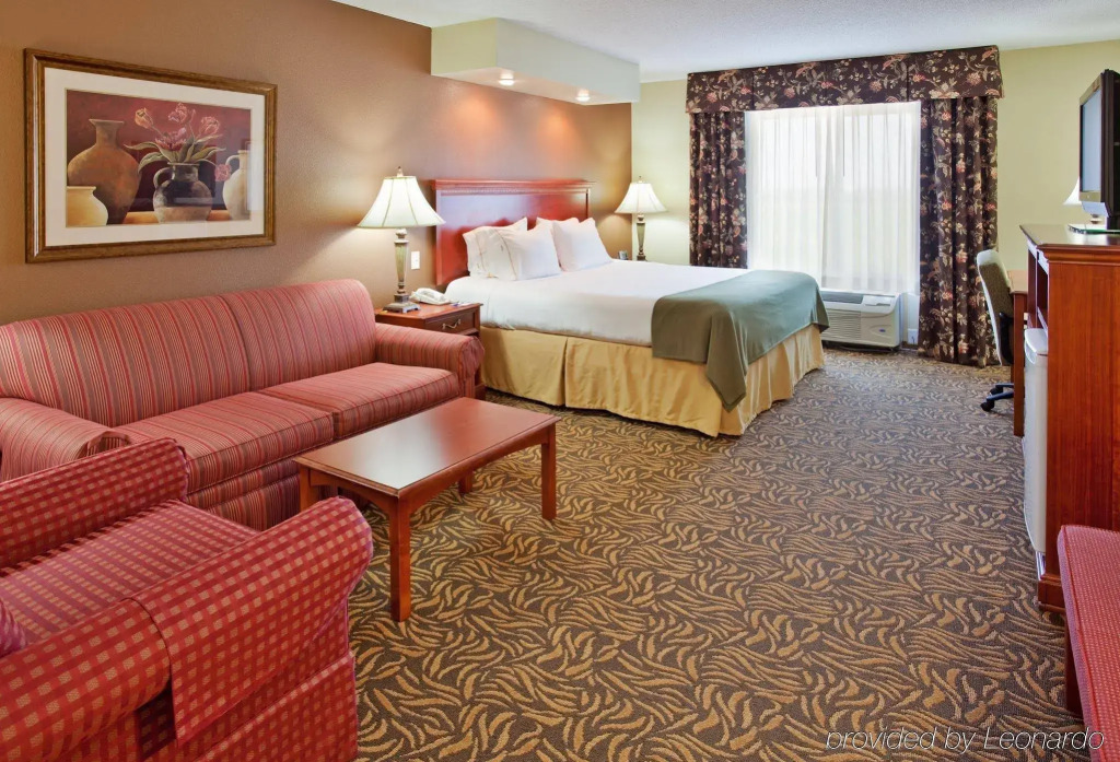 Holiday Inn Express Hotel & Suites Columbus by IHG