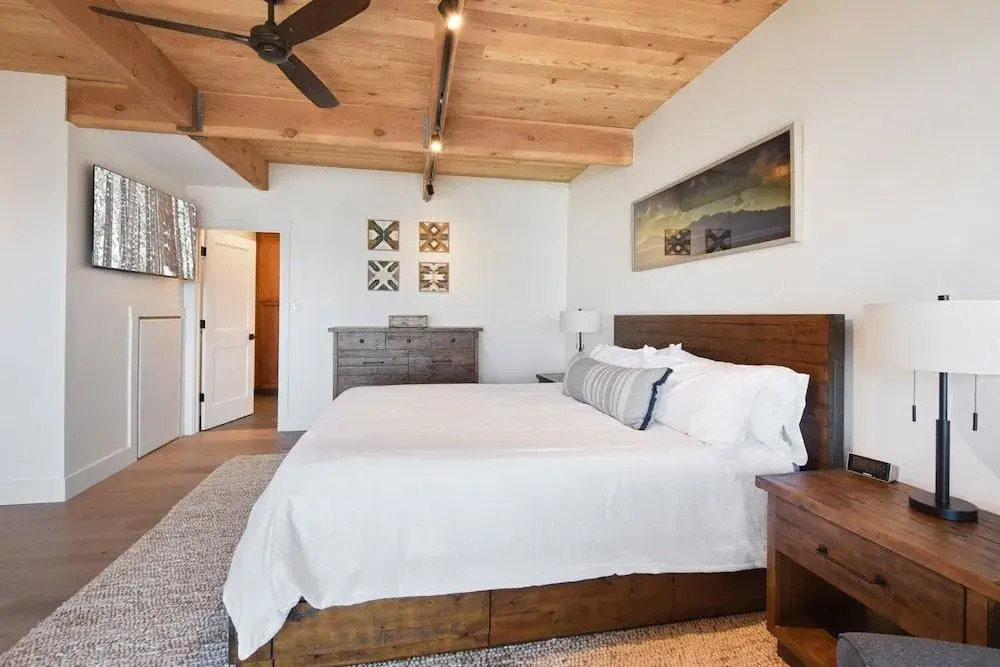 Lakefront Luxury