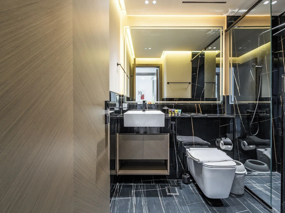 Jaw-Dropping Canal Views From This Stylish Condo