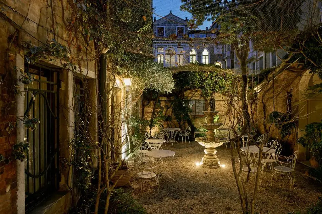 Hotel Flora - By Romanelli Family