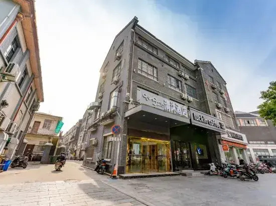 Qingmu Hotel (Hexian Xiaoshikouzhen Huai Commercial Street)