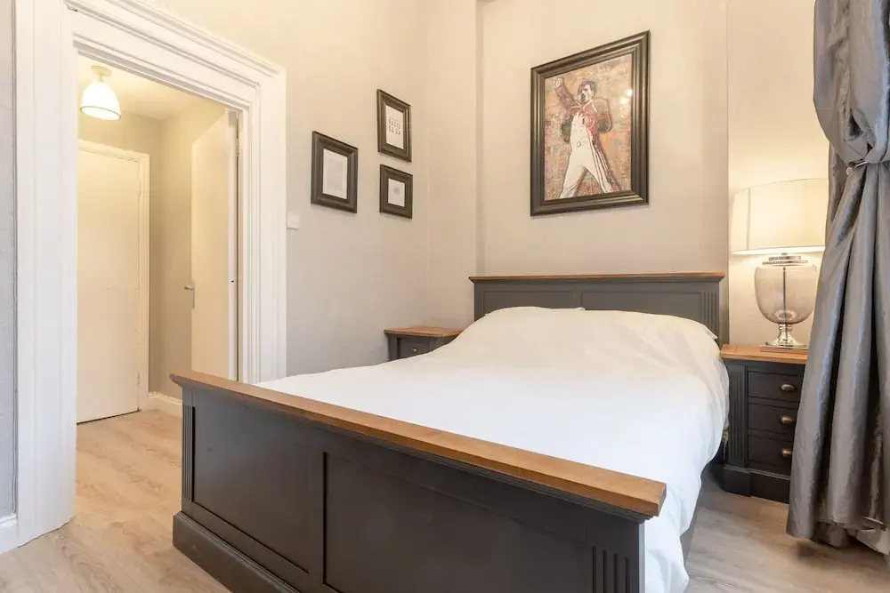 British Pad Near Earl's Court, Kens. & Hyde Park